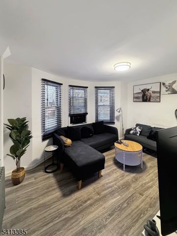 82 Palm St, Newark City, NJ 07106