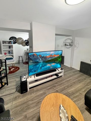 82 Palm St, Newark City, NJ 07106