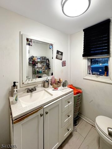 82 Palm St, Newark City, NJ 07106