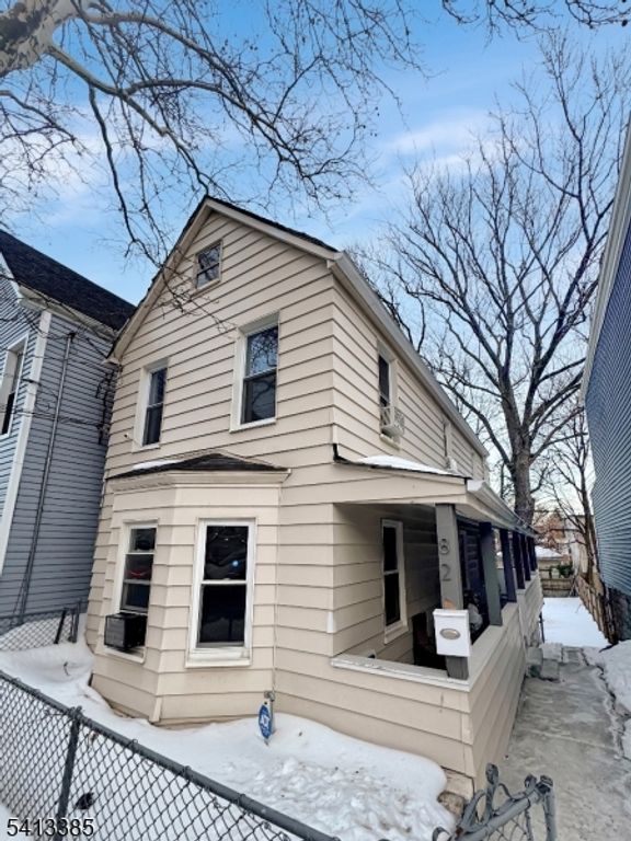 82 Palm St, Newark City, NJ 07106