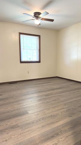 1208 E Austin Street, Bolivar, MO 65613