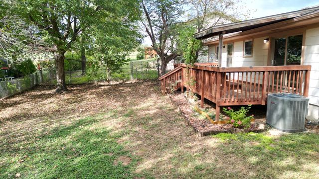 1208 E Austin Street, Bolivar, MO 65613