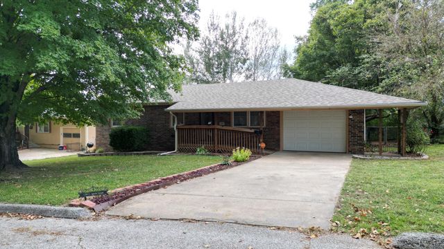 1208 E Austin Street, Bolivar, MO 65613