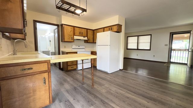 1208 E Austin Street, Bolivar, MO 65613