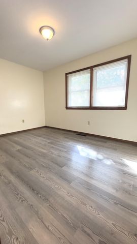 1208 E Austin Street, Bolivar, MO 65613