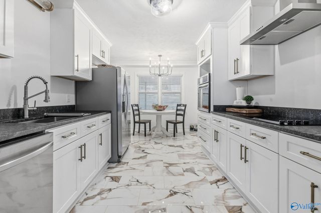 125 S South Hawk Drive, Rainbow City, AL 35906