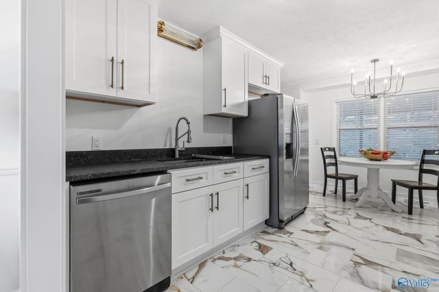 125 S South Hawk Drive, Rainbow City, AL 35906