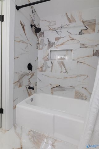 125 S South Hawk Drive, Rainbow City, AL 35906