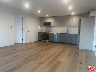 8261 W 4th Street, Los Angeles, CA 90048