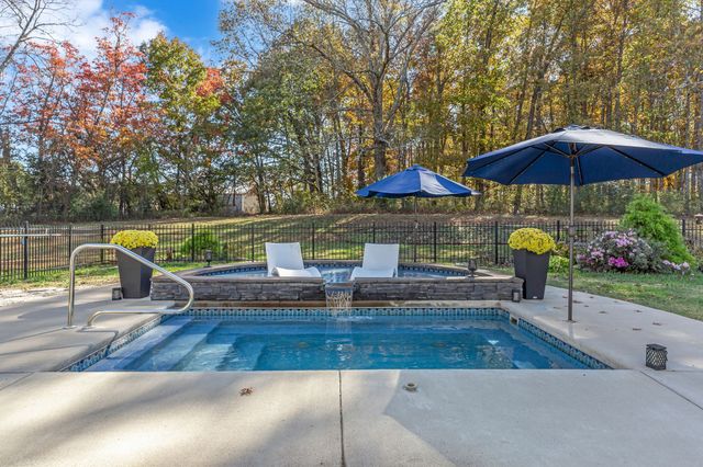 7167 Williams Rd, Christiana, TN 37037