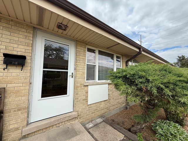217 W Grand Avenue C, Northlake, IL 60164