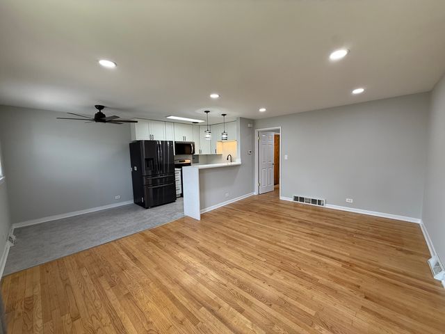 217 W Grand Avenue C, Northlake, IL 60164