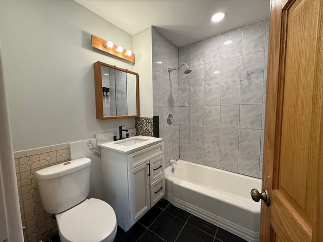 217 W Grand Avenue C, Northlake, IL 60164