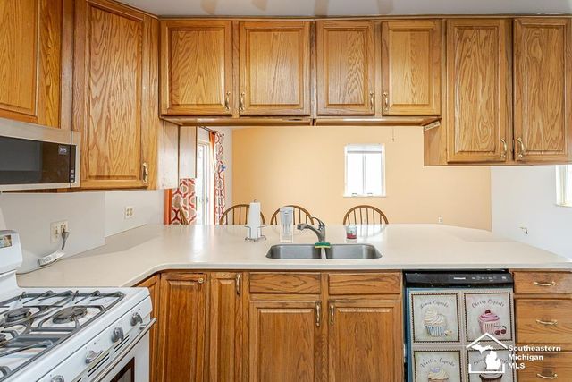 37613 Castle Drive, Romulus, MI 48174
