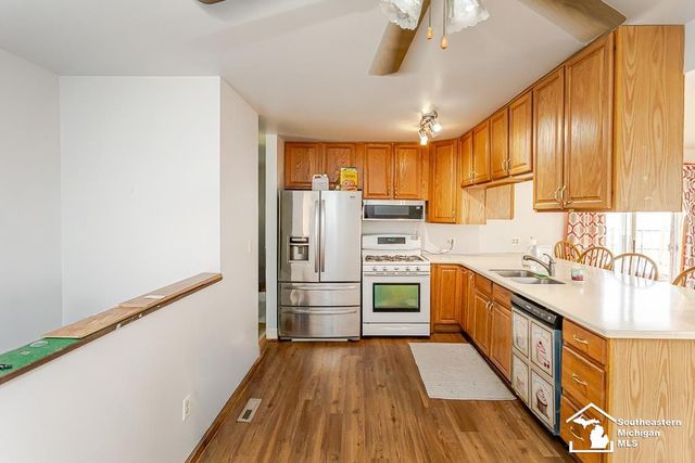 37613 Castle Drive, Romulus, MI 48174
