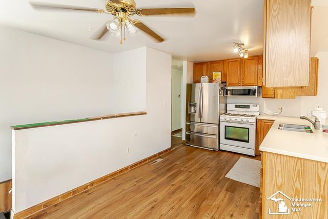 37613 Castle Drive, Romulus, MI 48174