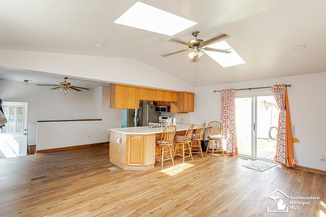 37613 Castle Drive, Romulus, MI 48174