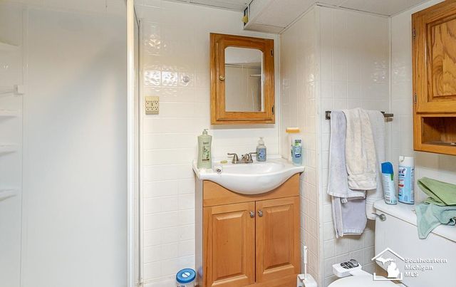 37613 Castle Drive, Romulus, MI 48174
