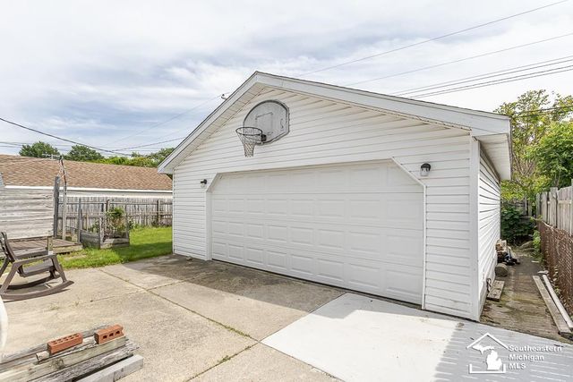 37613 Castle Drive, Romulus, MI 48174