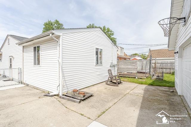 37613 Castle Drive, Romulus, MI 48174