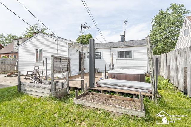 37613 Castle Drive, Romulus, MI 48174