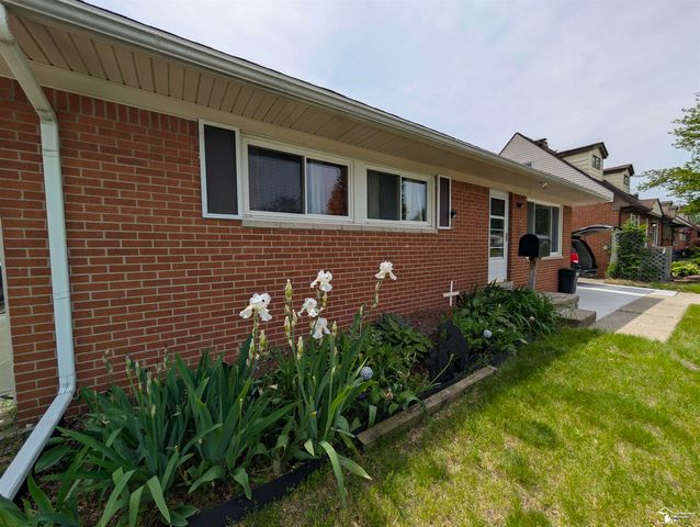 37613 Castle Drive, Romulus, MI 48174