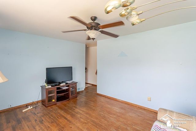 37613 Castle Drive, Romulus, MI 48174
