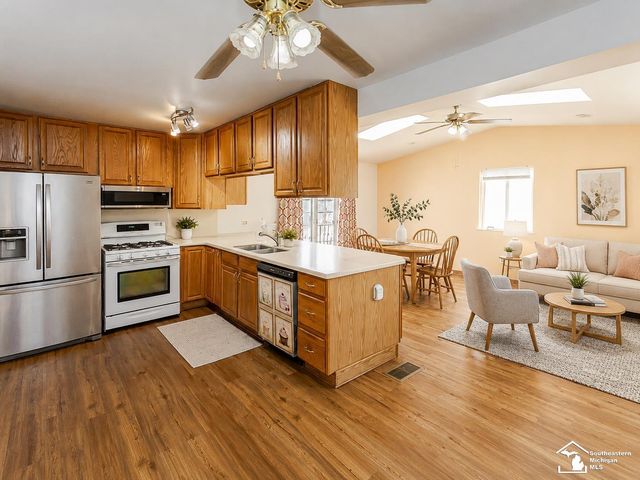 37613 Castle Drive, Romulus, MI 48174