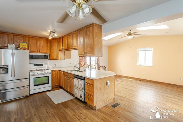 37613 Castle Drive, Romulus, MI 48174