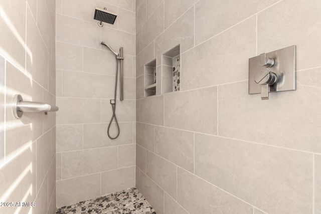 31 W BERYL Avenue, Phoenix, AZ 85021