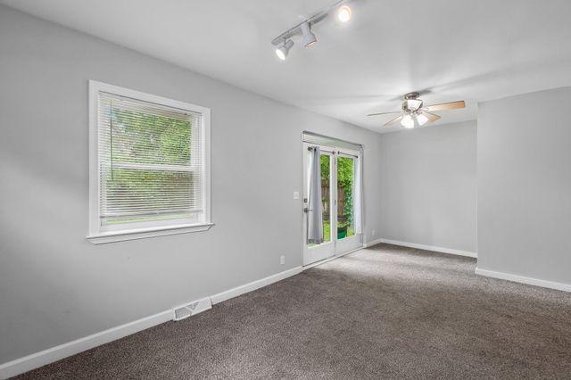 13 Myra Avenue, Pontiac, MI 48341