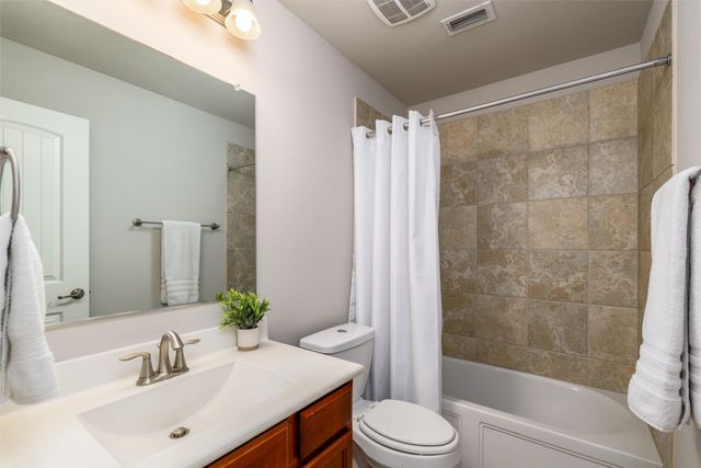 975 Crockett Drive, Lavon, TX 75166