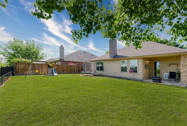 975 Crockett Drive, Lavon, TX 75166