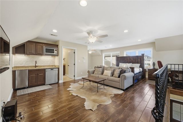 606 Maryem Street, College Station, TX 77840