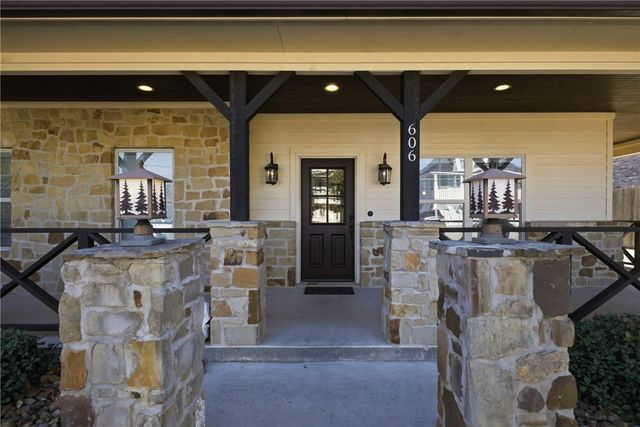 606 Maryem Street, College Station, TX 77840