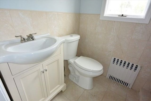 12 Eaton St, Revere, MA 02151