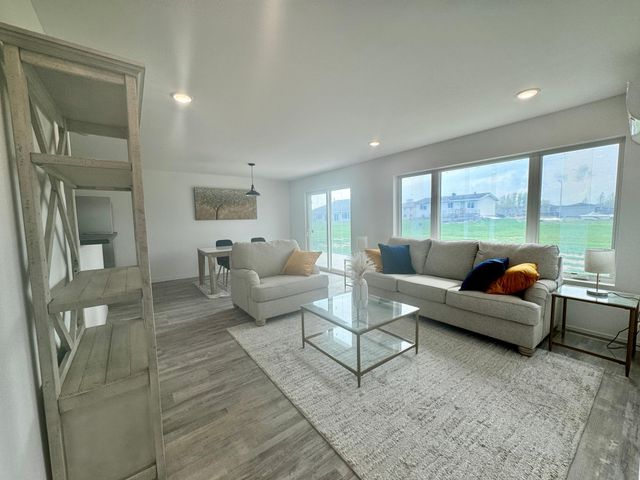 600 Garfield Street SE, Warroad, MN 56763