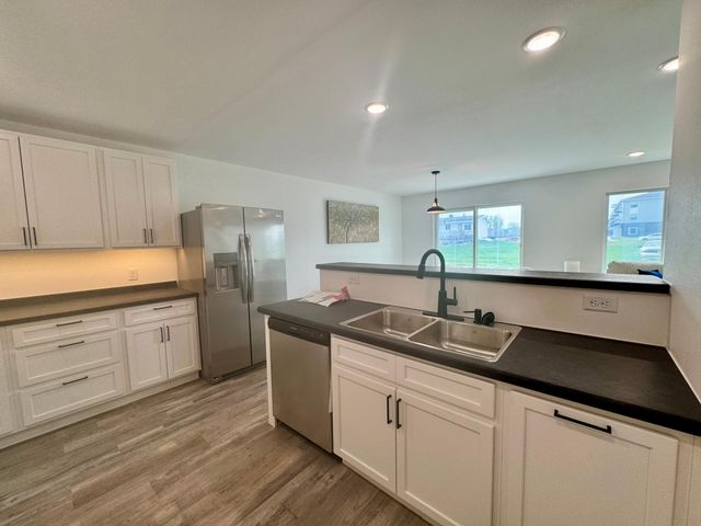 600 Garfield Street SE, Warroad, MN 56763