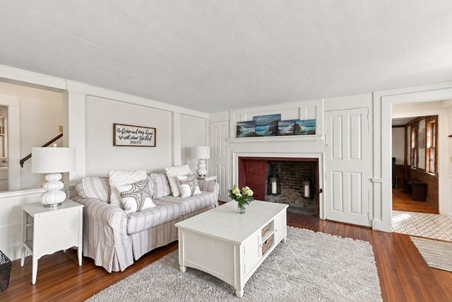 25 Concord St, Gloucester, MA 01930