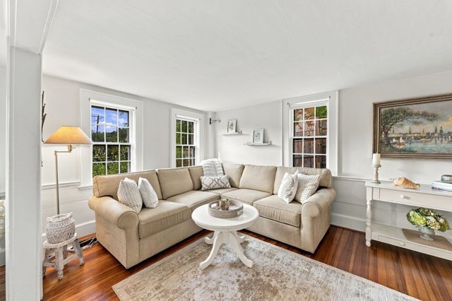 25 Concord St, Gloucester, MA 01930