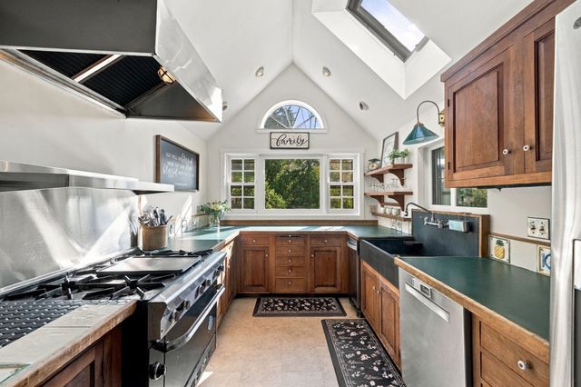 25 Concord St, Gloucester, MA 01930