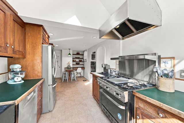 25 Concord St, Gloucester, MA 01930