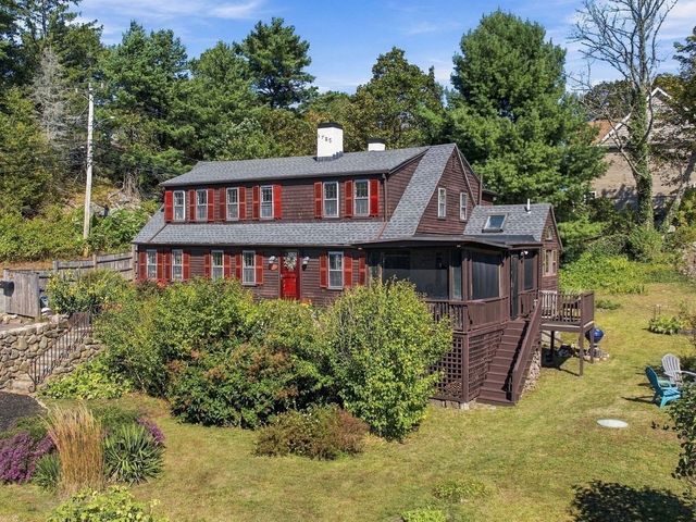25 Concord St, Gloucester, MA 01930