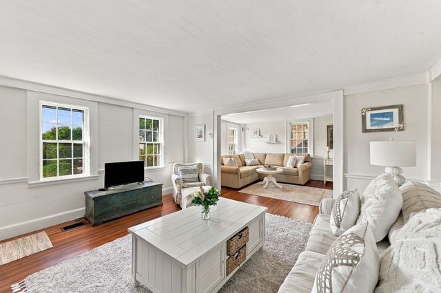 25 Concord St, Gloucester, MA 01930
