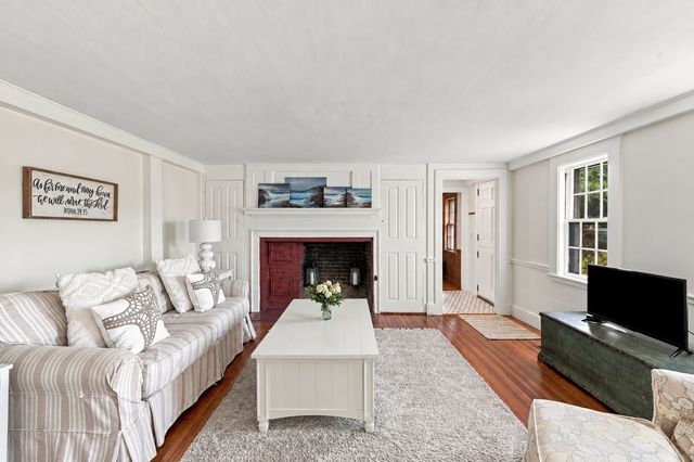 25 Concord St, Gloucester, MA 01930