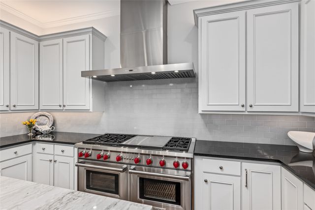 31 Stonecourt Drive, Dallas, TX 75225