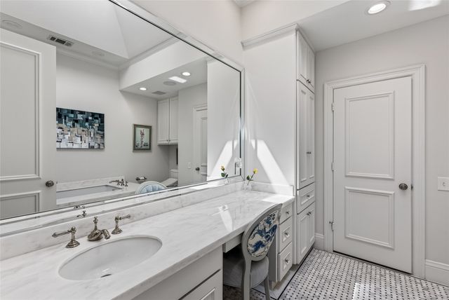 31 Stonecourt Drive, Dallas, TX 75225