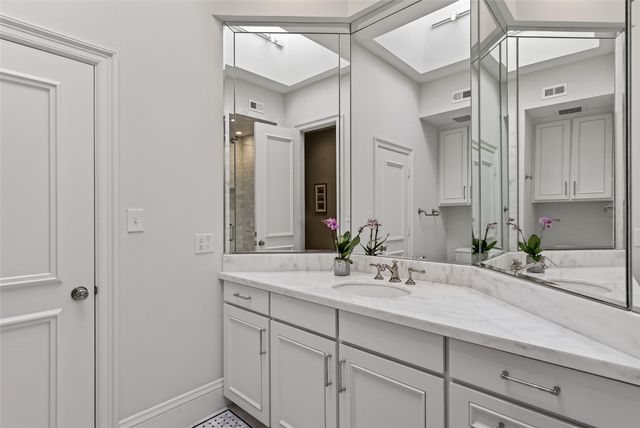 31 Stonecourt Drive, Dallas, TX 75225