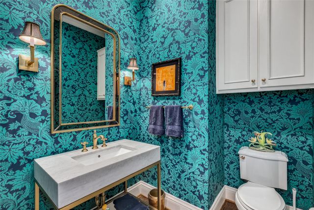 31 Stonecourt Drive, Dallas, TX 75225