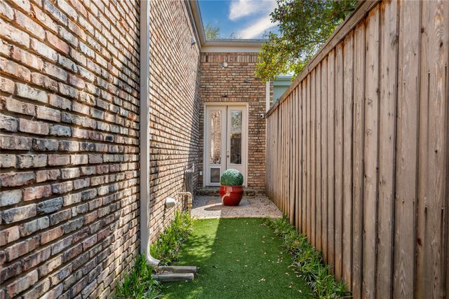 31 Stonecourt Drive, Dallas, TX 75225